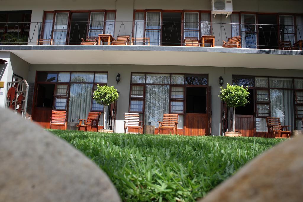 Miles B&B Guest House Oudtshoorn Extérieur photo