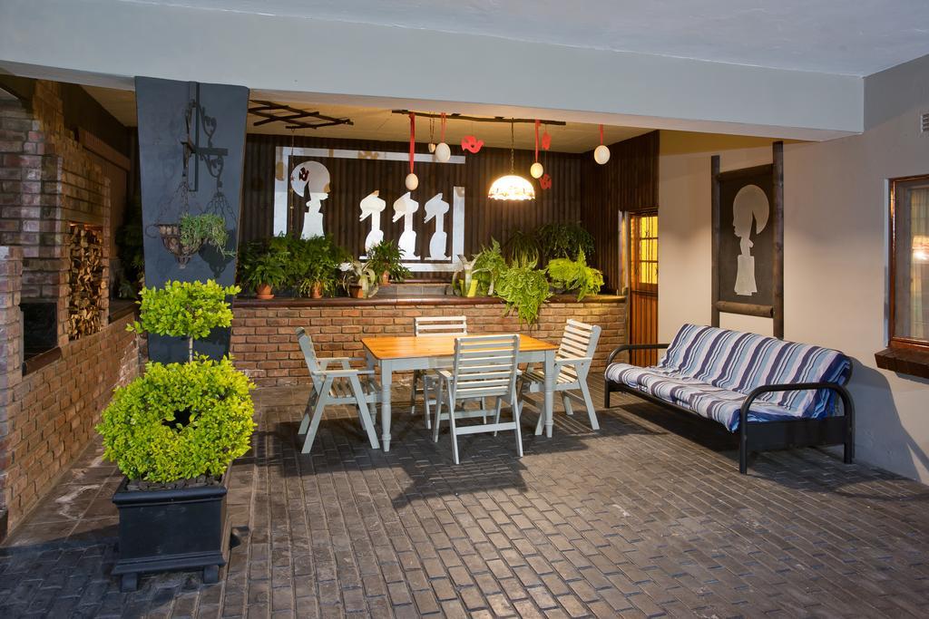 Miles B&B Guest House Oudtshoorn Extérieur photo